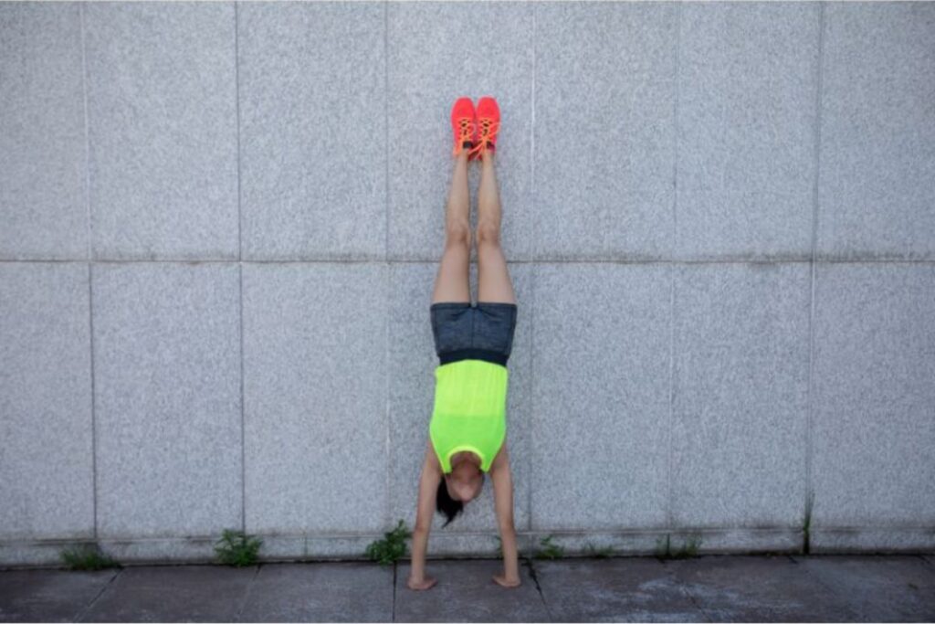 wall handstand exercise