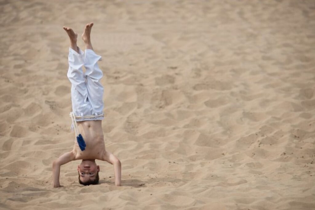 kid does handstand