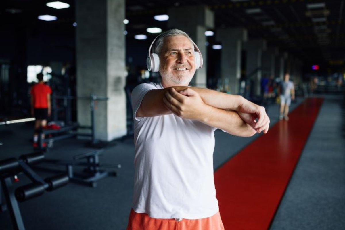 4 Benefits Of Weightlifting For Seniors + 8 Simple Exercises - Weightlifting Home Gym For Seniors
