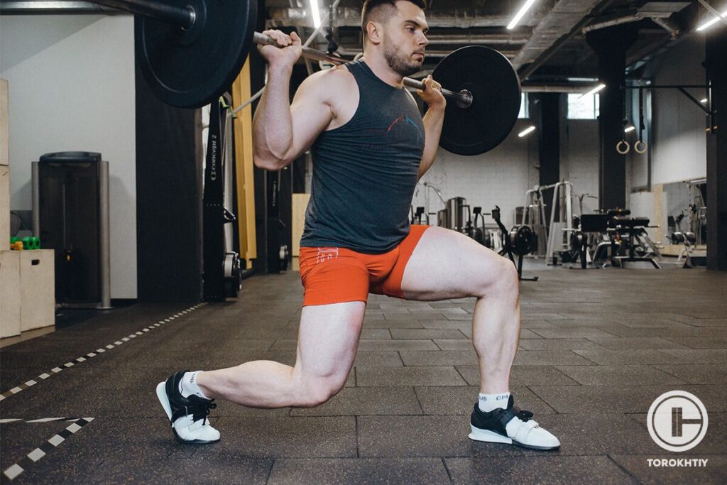Oleksiy Torokhtiy performing lunges with bar