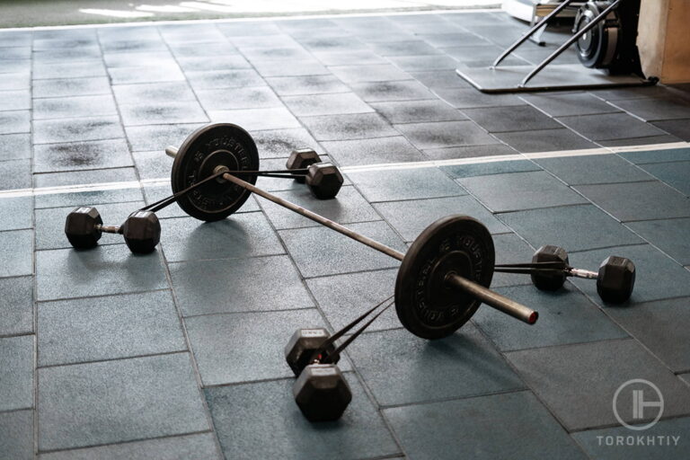 Barbell Deadlift with Resistance Bands to Boost Your Training