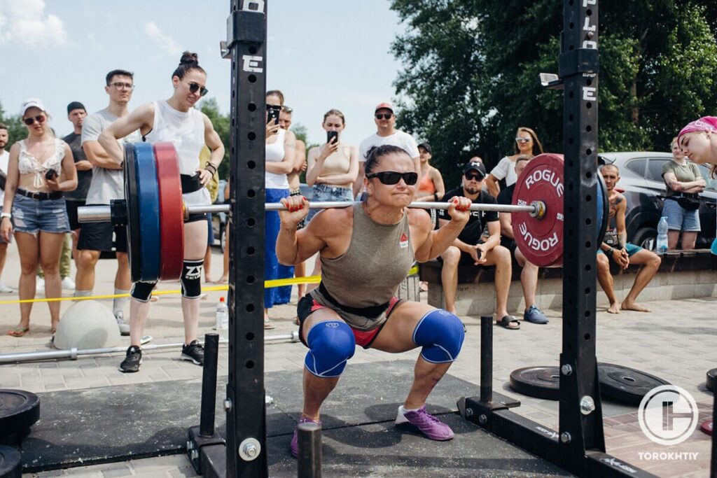 woman weightlifting competition