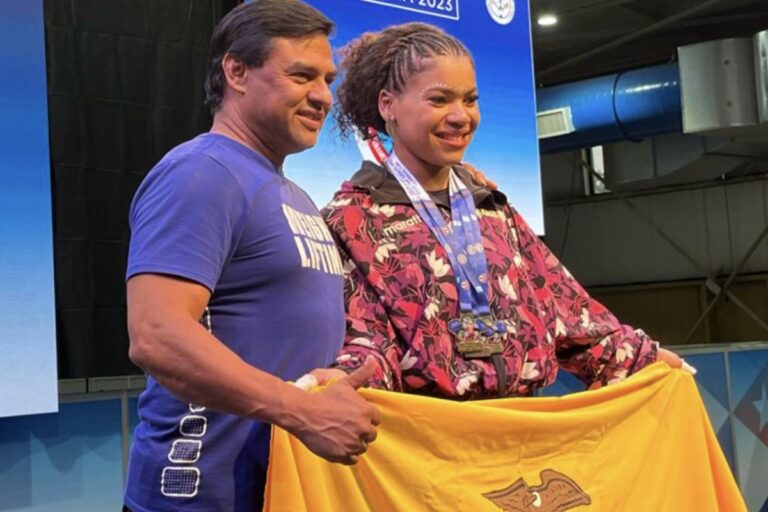 Angie Palacios Claims Gold at 2023 Pan American Games totaling an impressive 253 kg