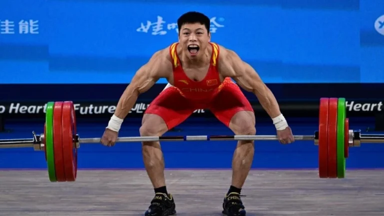 Top Chinese weightlifters rejoice at low performing North Koreans in Hangzhou