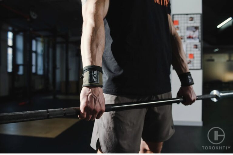 How to Use Wrist Wraps Correctly: Everything You Must Know
