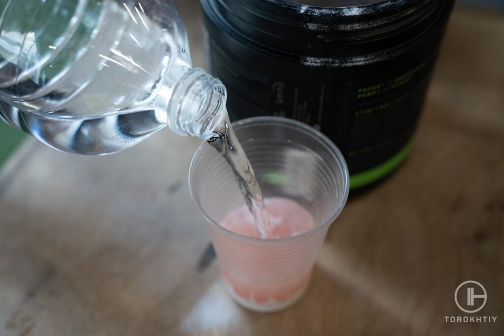 preparing collagen drink with water