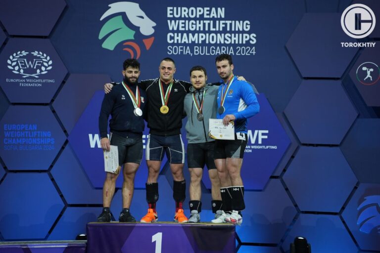 At The 2024 IWF Weightlifting World Cup Li Dayin Won Bronze In The Men