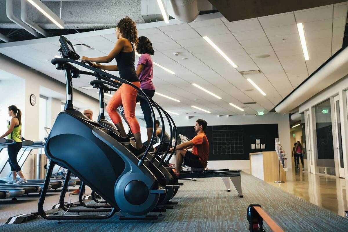 Stairmaster vs elliptical machines in gym