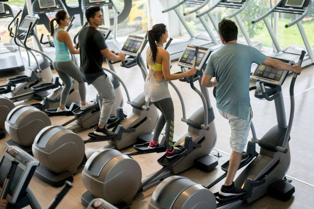 Peple training on elliptical and stairmaster