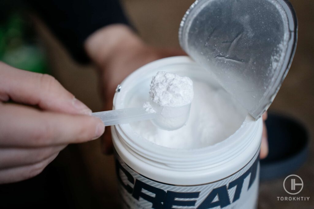 a scoop of creatine