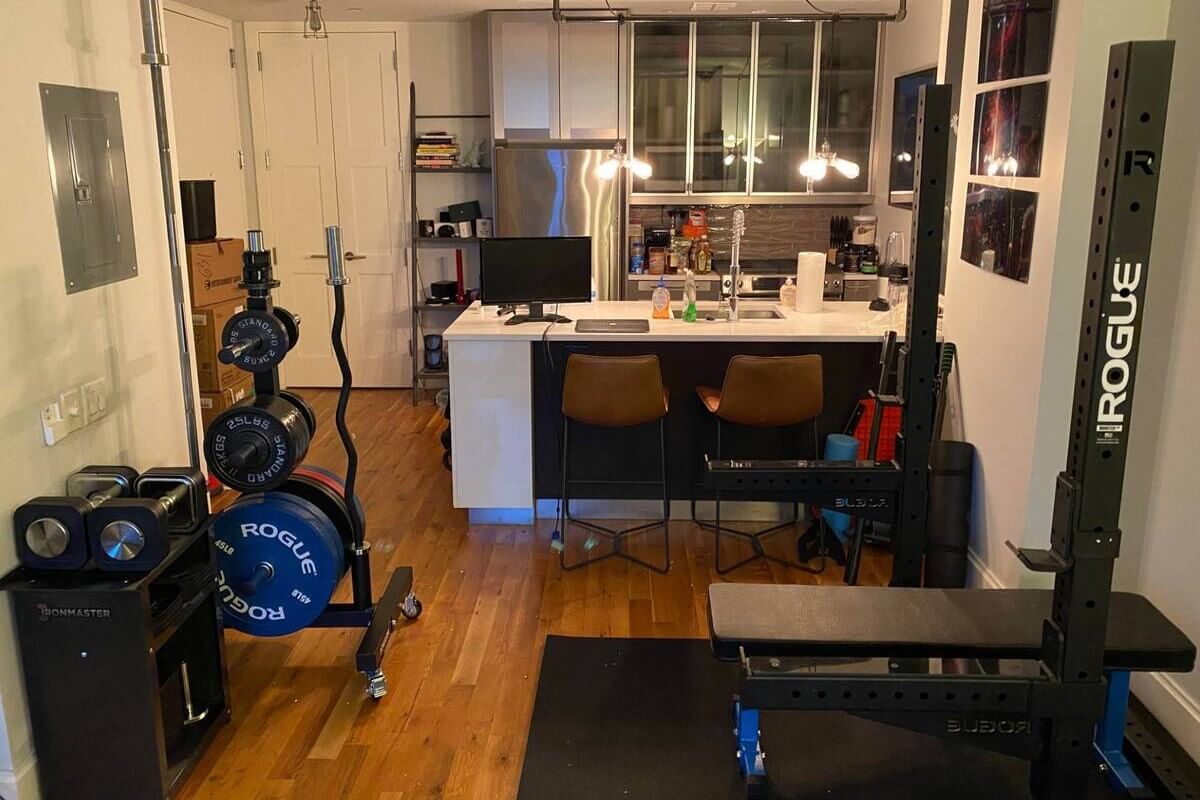 Squat rack in apartment