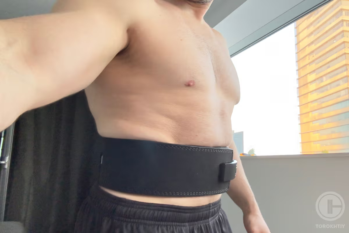 man wearing Gymreapers weightlifting belt