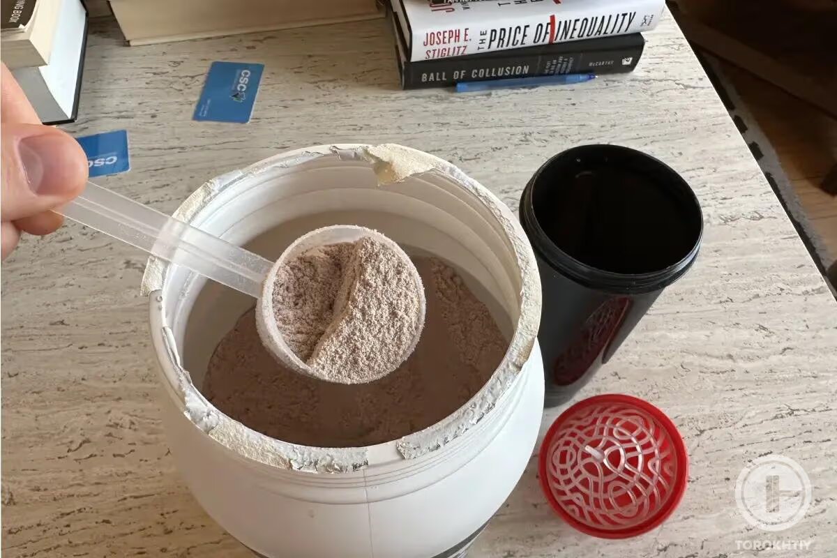 protein bottle and scoop of protein powder