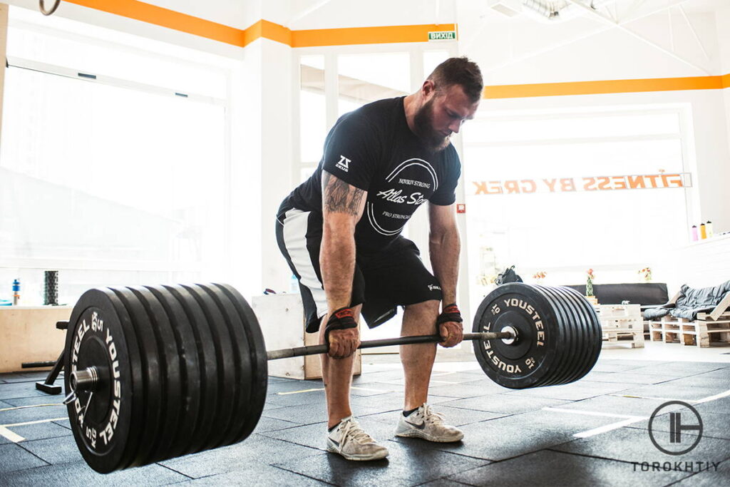 Deadlifting With a Heavy Weight