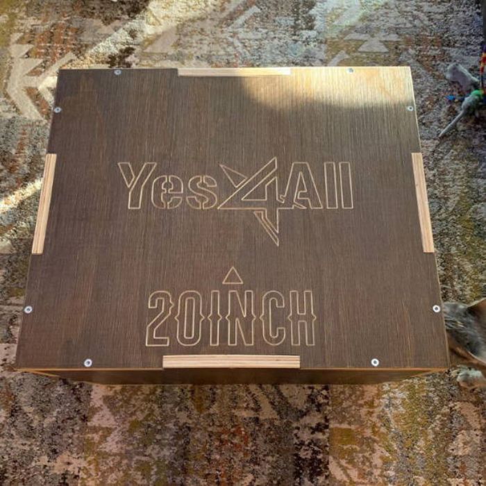 athlete shows his plyo box from yes4all
