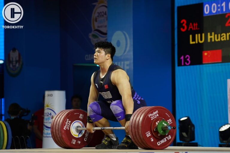 Liu Huanhua Dominates 102kg Category Battle in Jiangshan at 2025 Asian Weightlifting Championships