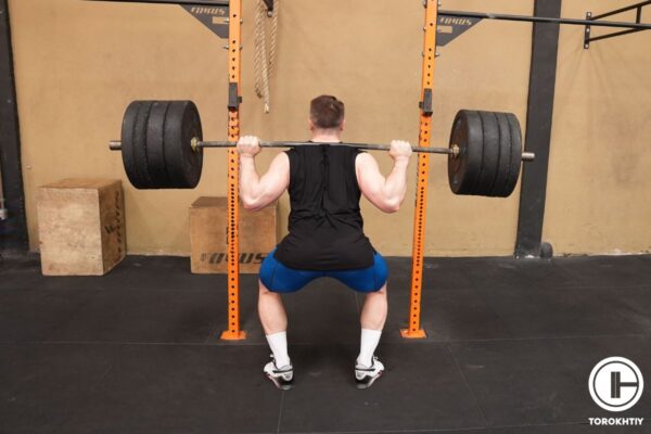 Perfect Squat Hand Position In 5 Steps