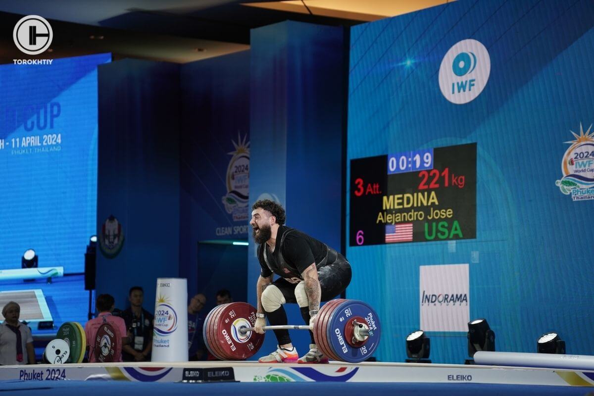 Ayamey Medina Preparing to Lift