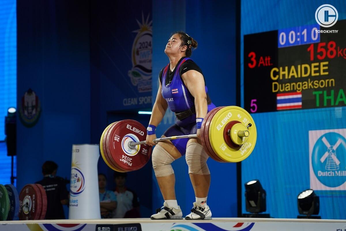 Duangaksorn Chaidee Stance Weightlifting Exercise