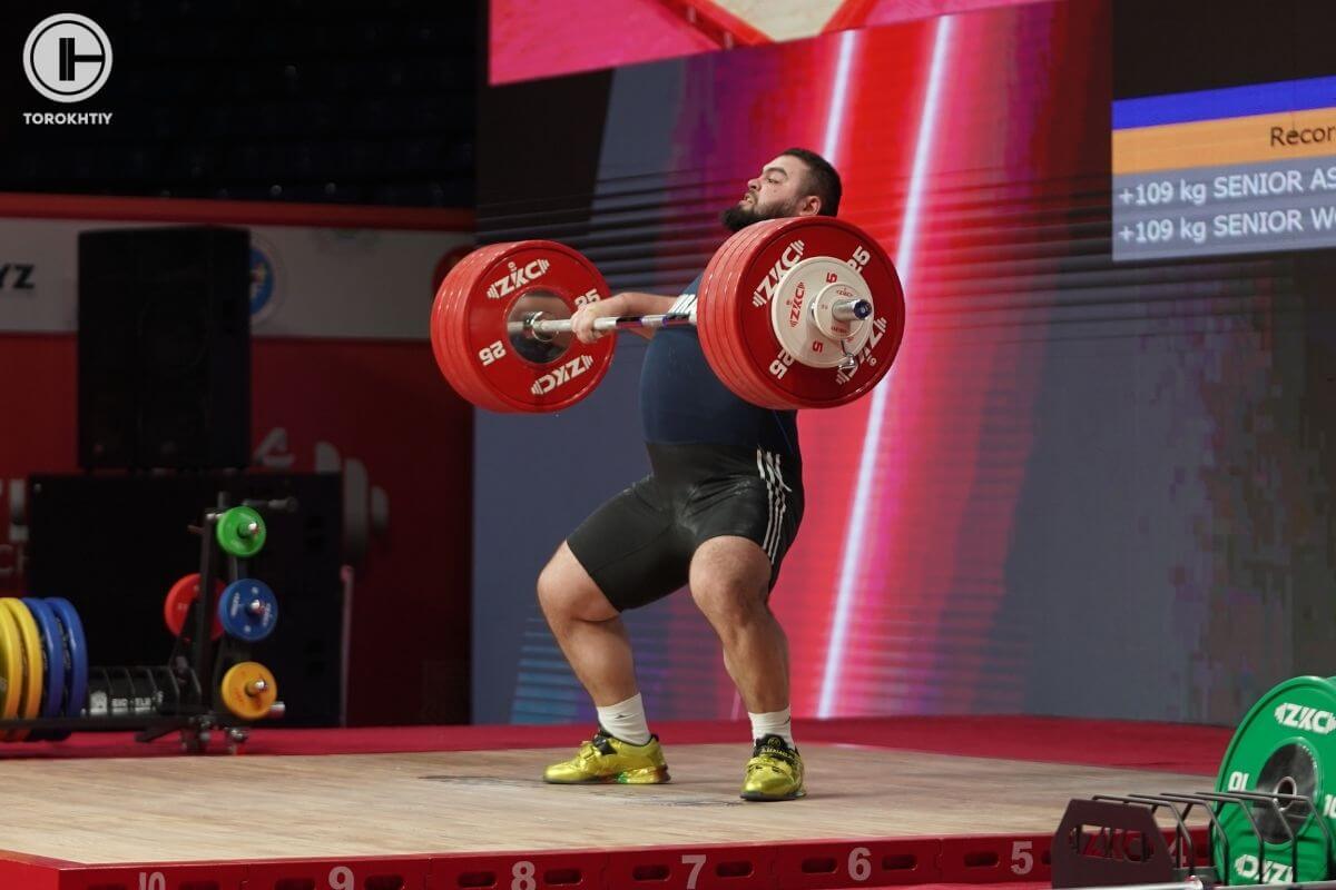 Gor Minasyan Lifting Barbell