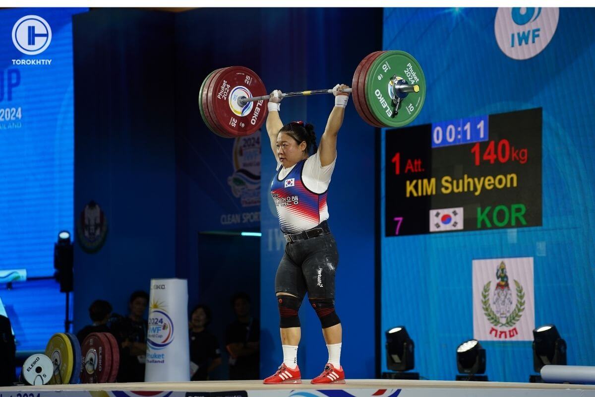 Kim Su-Hyeon Doing Weightlifting