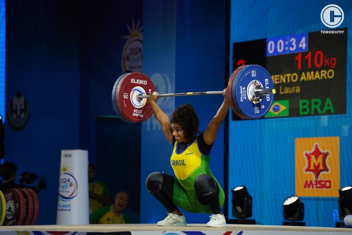 Laura Amaro Lifting Barbell