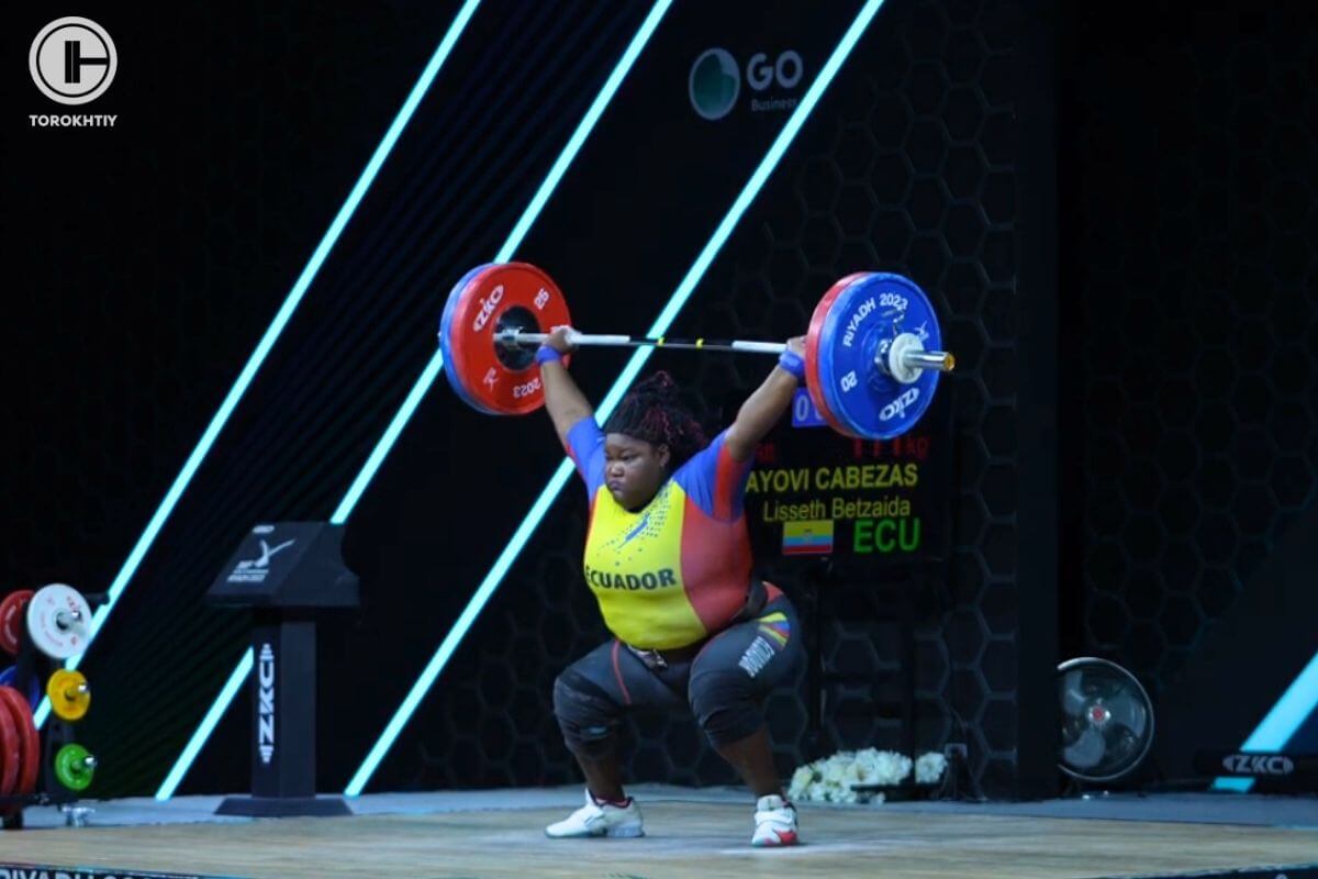 Lisseth Ayovi Lifting Barbell