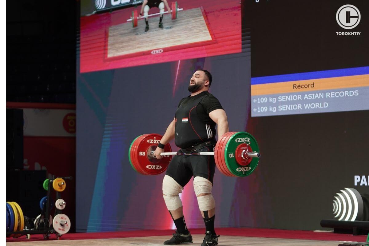 Man Asaad Weightlifting