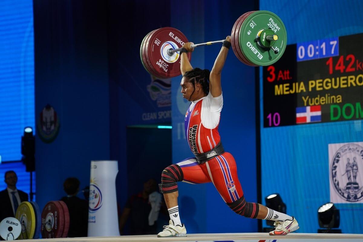 Yudelina Mejia Lifting Barbell