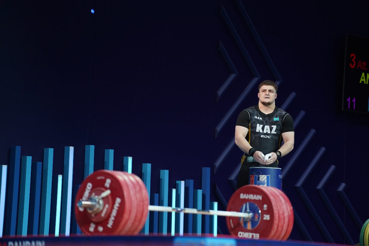 Antropov Artyom preparing for competition (Torokhtiy Weightlifting)