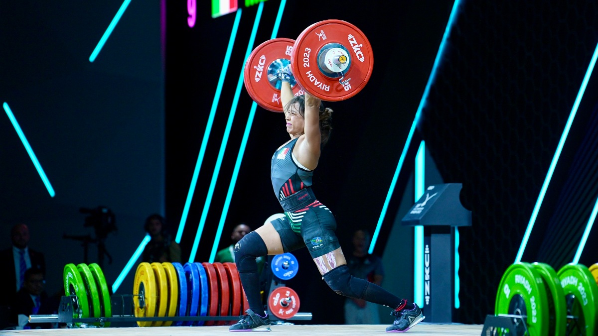 Gomez Valdivia Janeth performing a weightlifting lift (Torokhtiy Weightlifting)