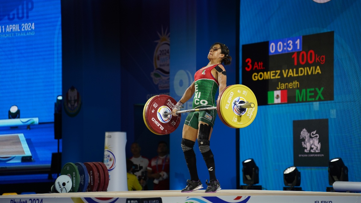 Gomez Valdivia Janeth competing at international event (Torokhtiy Weightlifting)