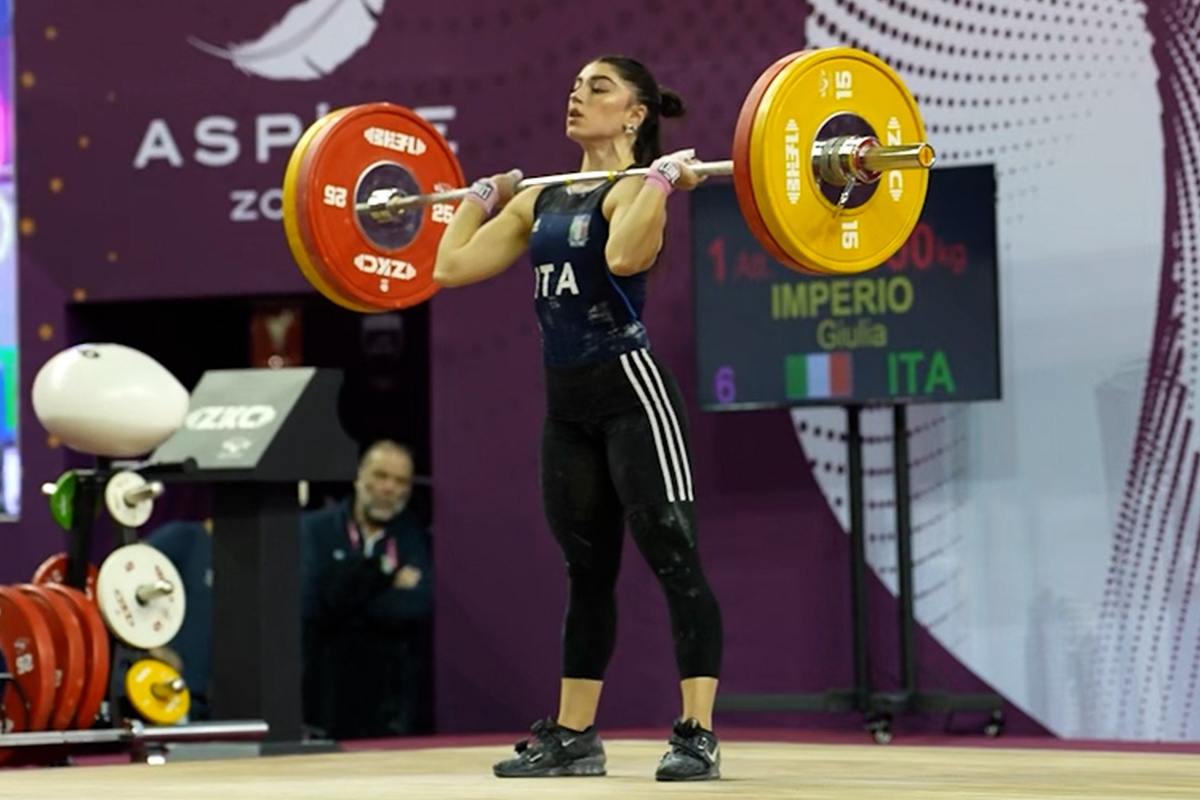 Imperio Giulia performing a clean and jerk (Torokhtiy Weightlifting)