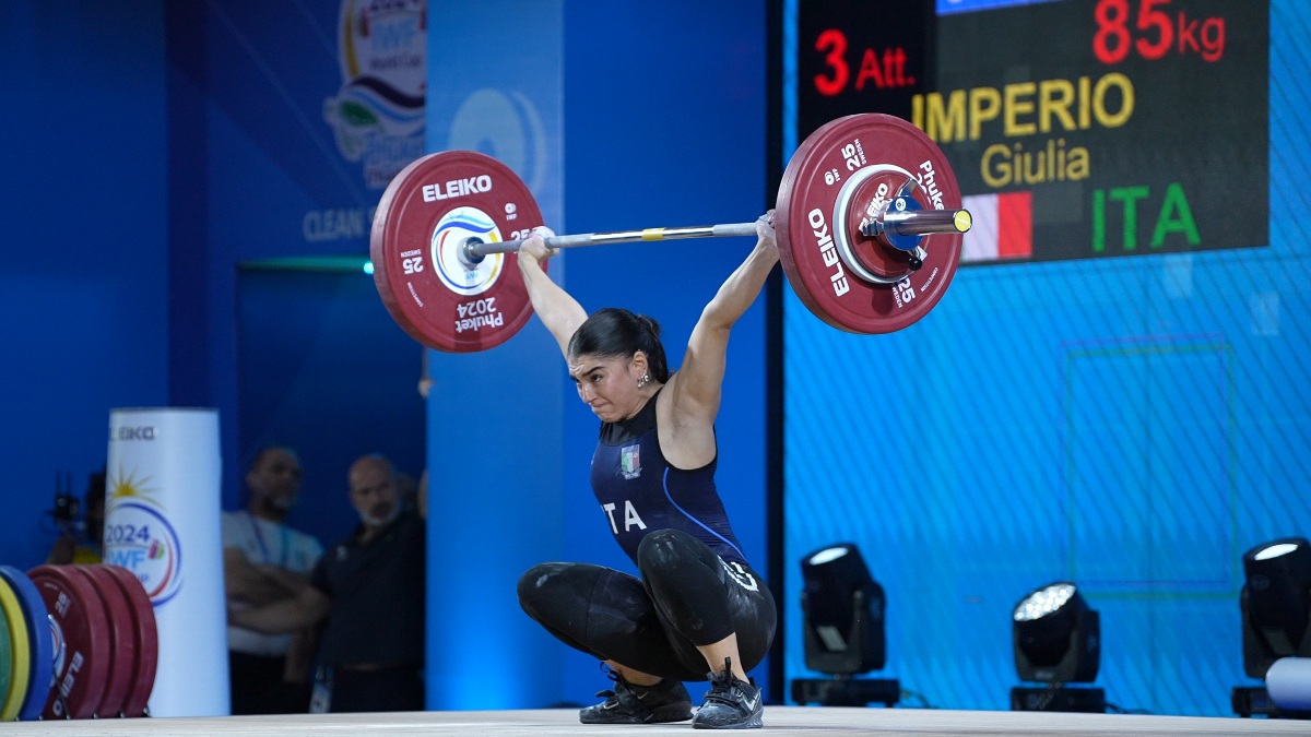 Imperio Giulia performing a clean and jerk (Torokhtiy Weightlifting)