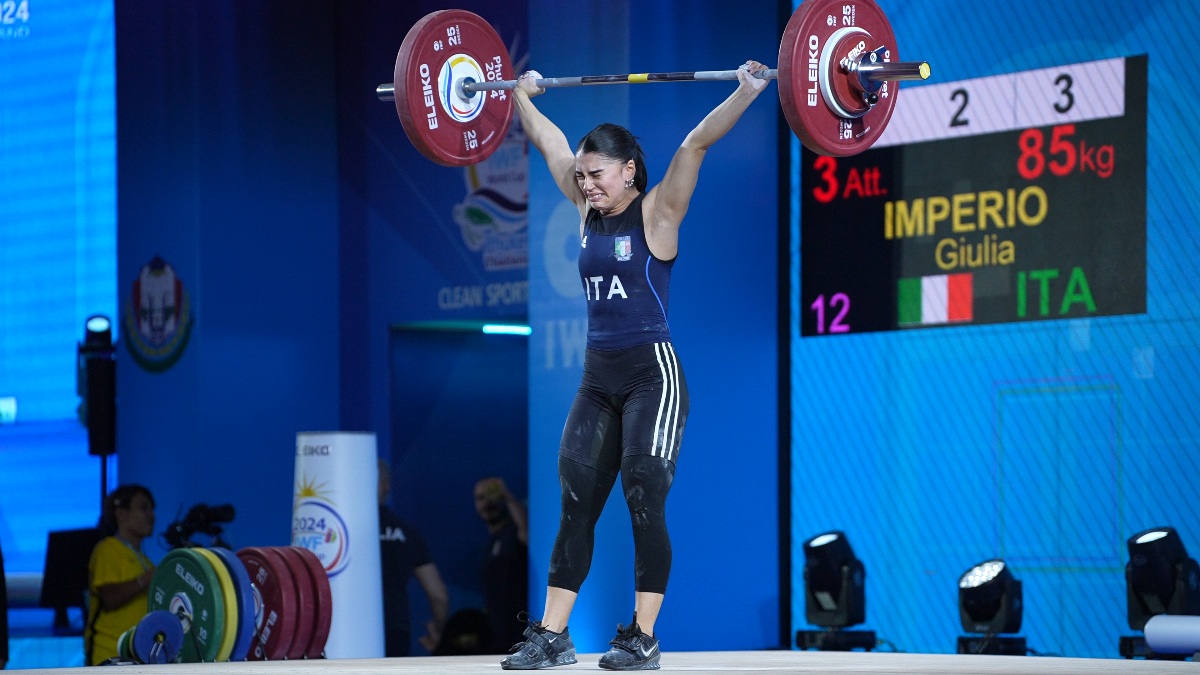Imperio Giulia performing a clean and jerk (Torokhtiy Weightlifting)