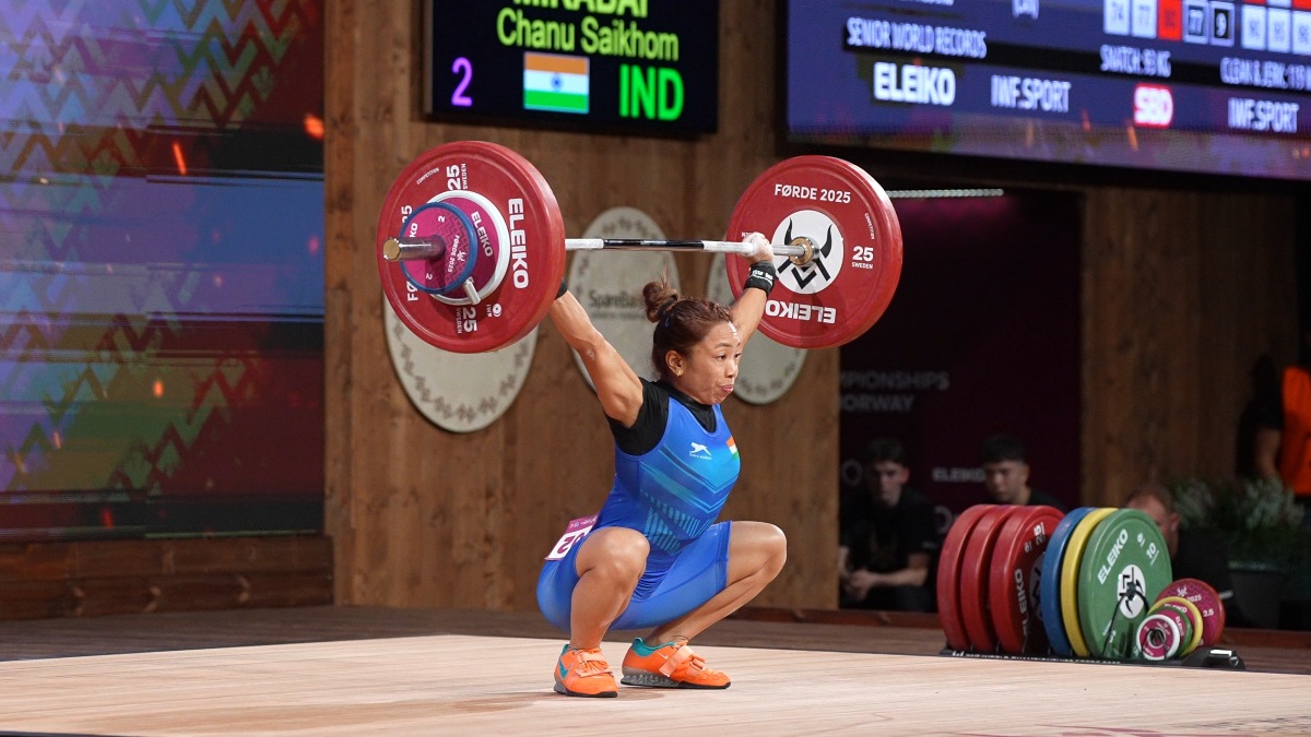 Mirabai Chanu Saikhom performing an overhead lift (Torokhtiy Weightlifting)