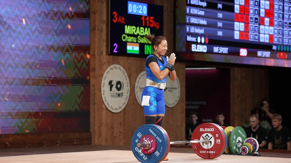 Mirabai Chanu Saikhom preparing for competition lift (Torokhtiy Weightlifting)