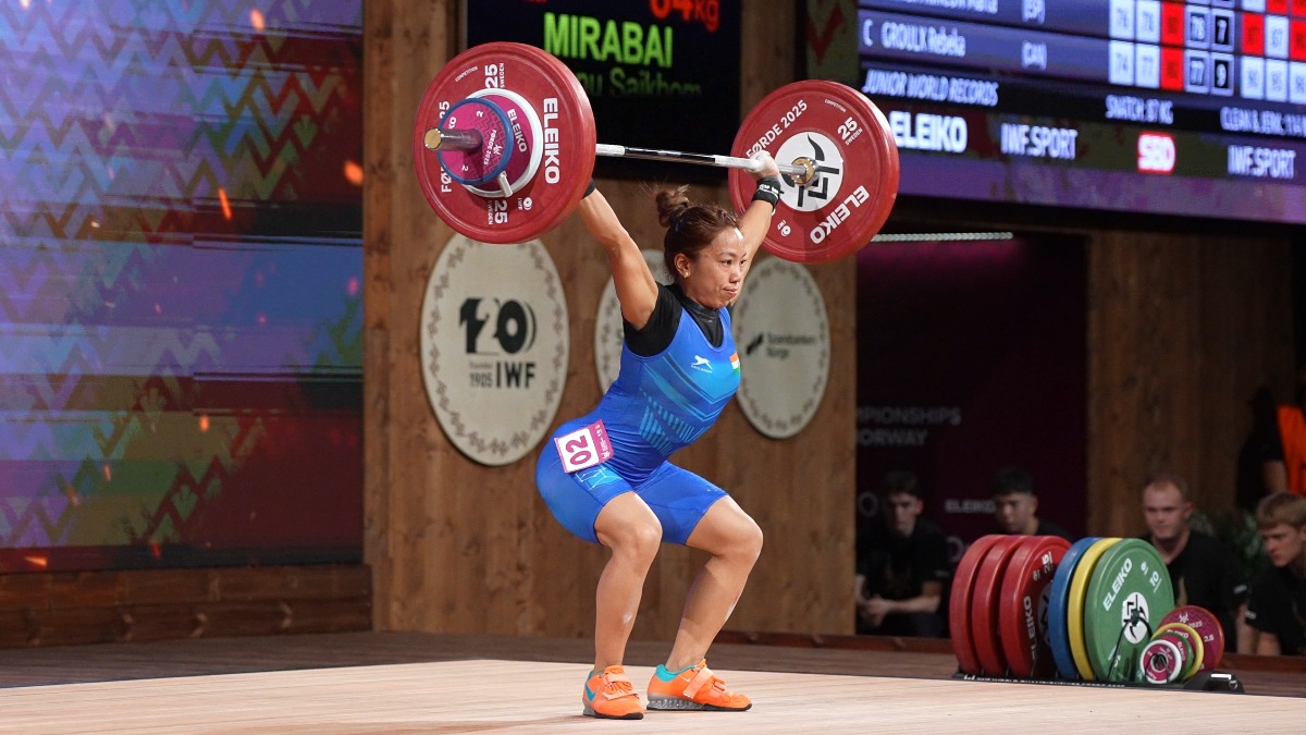 Mirabai Chanu Saikhom performing a clean and jerk (Torokhtiy Weightlifting)