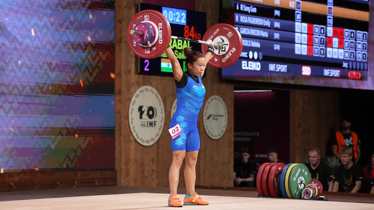 Mirabai Chanu Saikhom performing a clean and jerk (Torokhtiy Weightlifting)