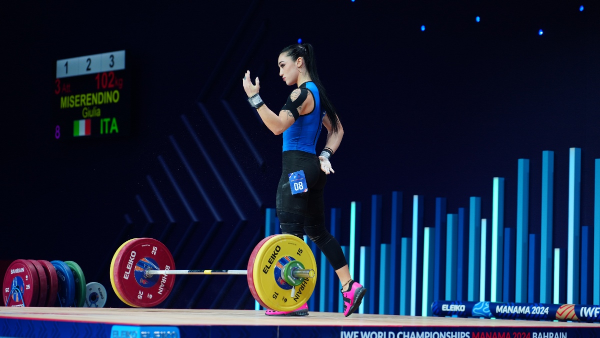 Miserendino Giulia preparing for competition lift (Torokhtiy Weightlifting)