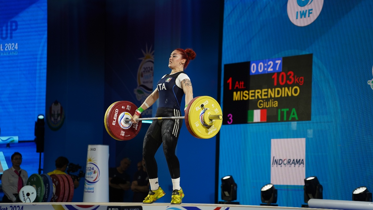 Miserendino Giulia preparing for a lift (Torokhtiy Weightlifting)