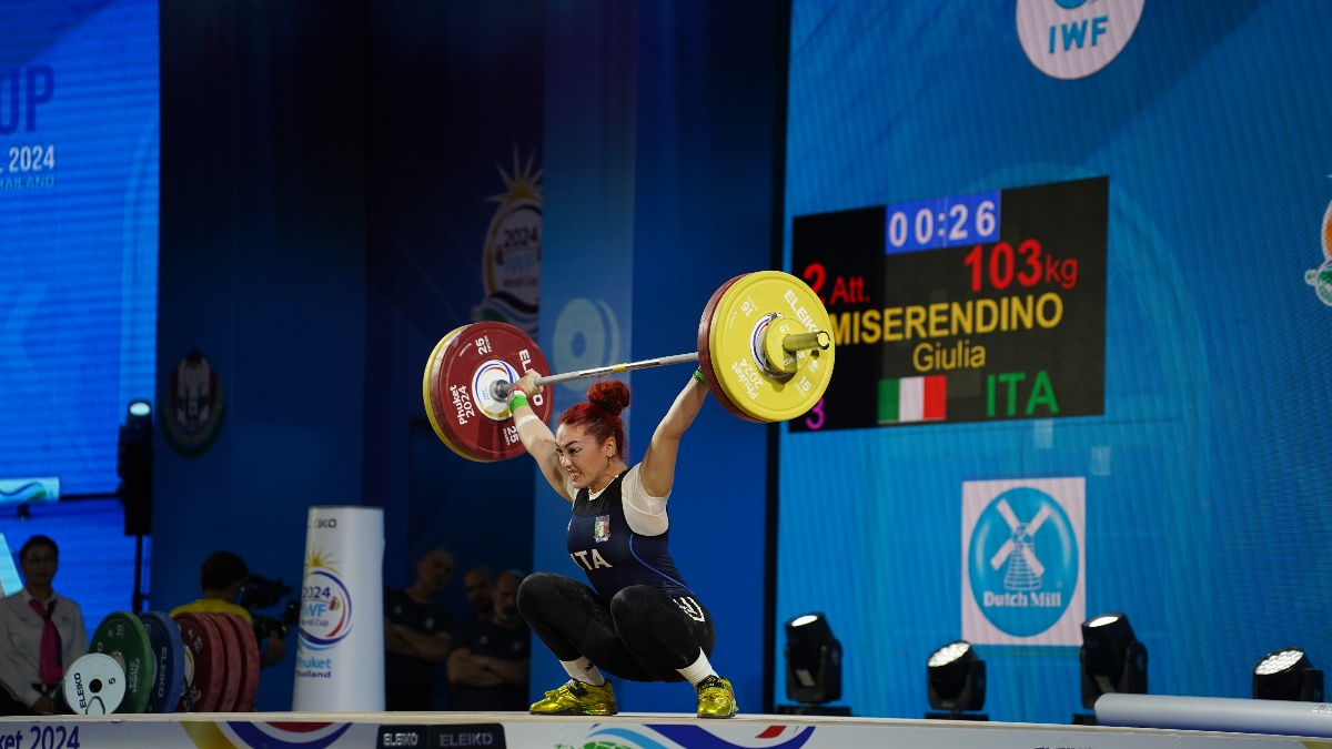 Miserendino Giulia performing a clean and jerk (Torokhtiy Weightlifting)