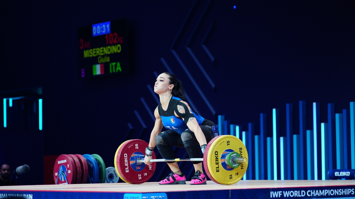 Miserendino Giulia preparing for a lift (Torokhtiy Weightlifting)
